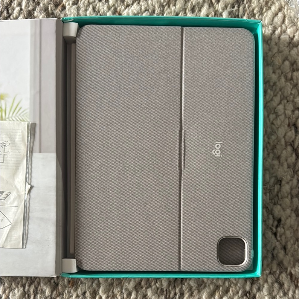 Logitech Combo Touch for iPad Pro 11-inch - Gray - Picture 2 of 3
